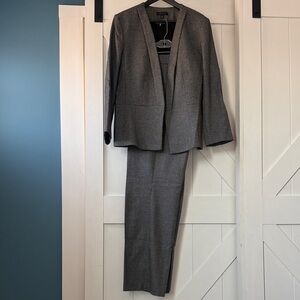 Stunning Chic Ann Taylor Suit - 16T